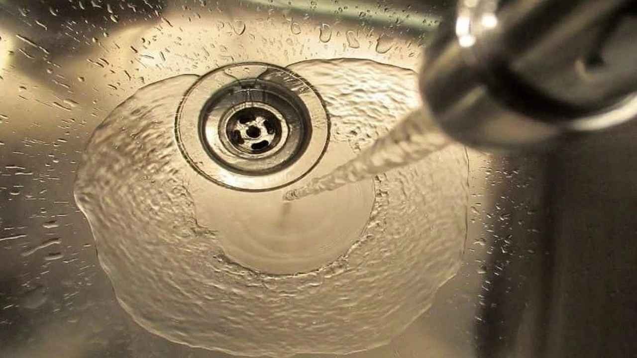 Sirke ve karbonat olmadan 1 bardak dökerek, giderleri anında açın!