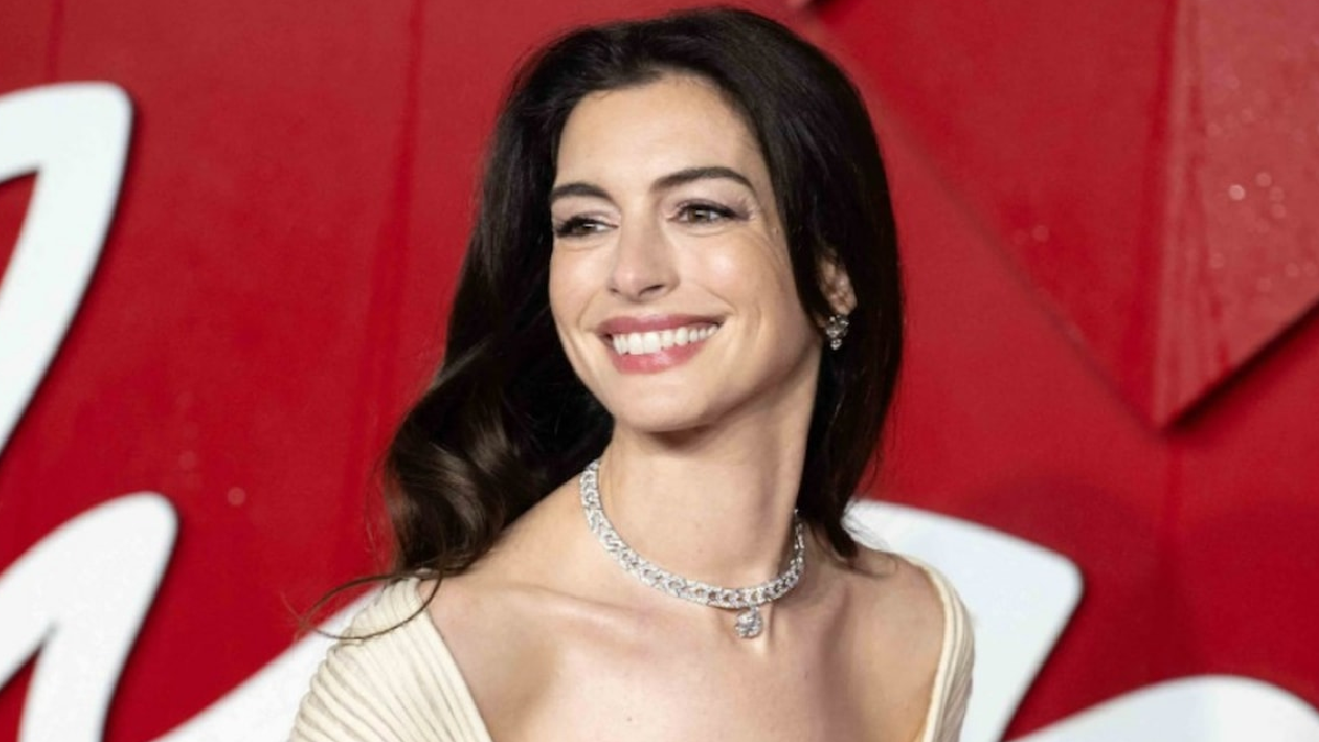 Anne Hathaway: Güzellik Kavramını Yeniden Tanımlayan Yıldız