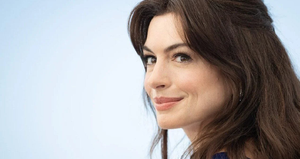 Anne Hathaway: Güzellik Kavramını Yeniden Tanımlayan Yıldız