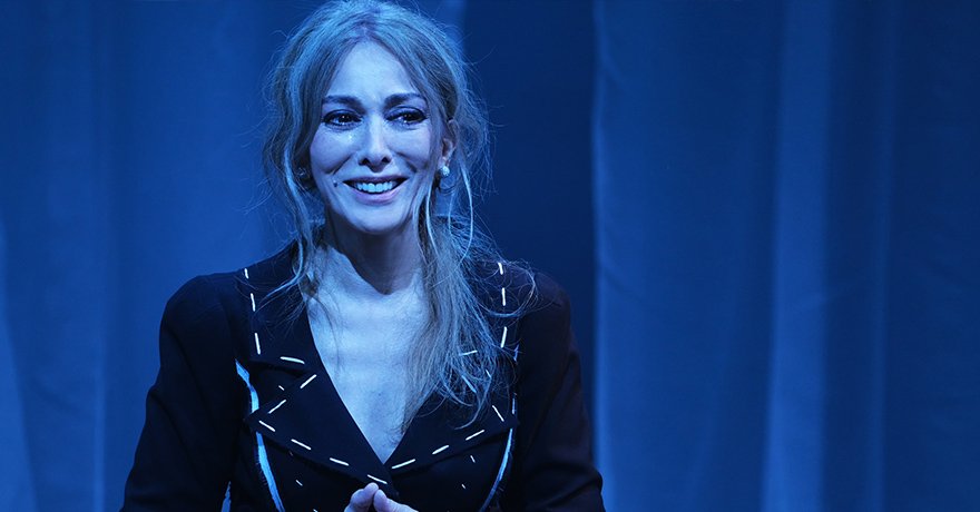 Zerrin Tekindor Kimdir? Hayatı, Kariyeri ve Sanat Yolculuğu