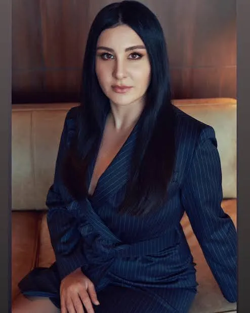 Yasemin Sakallıoğlu’nun Sürpriz Başrol Oyunculuğu